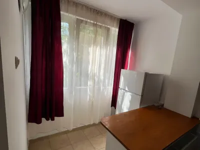 inchiriere garsoniera Sector 4 București bucatarie frigider
